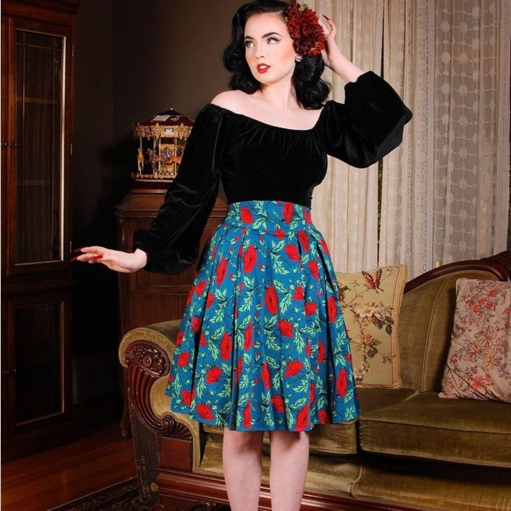 PUG Poppies skirt NWT XL